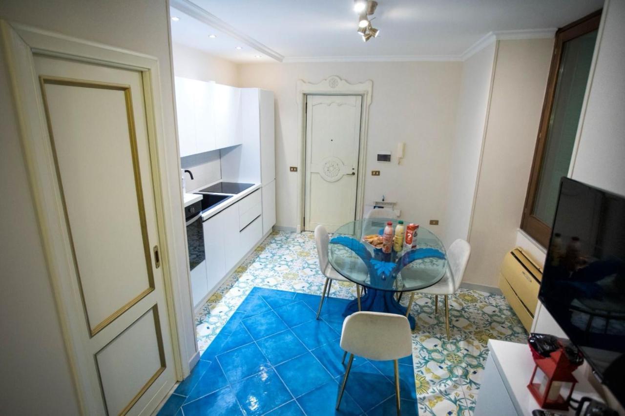Ferienwohnung Hause Naty Spaccanapoli Exterior foto